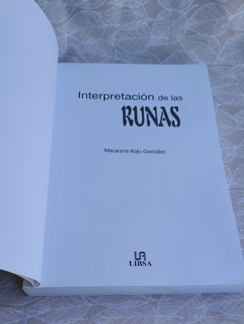 Rune Divination Set Interpretación de las Runas Stones & Book (Spanish Book) - Picture 7 of 11